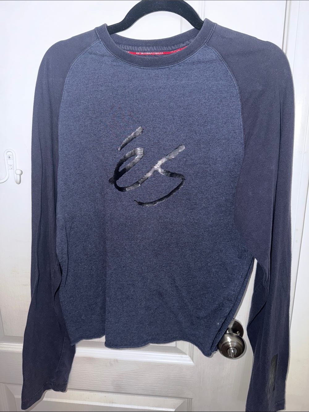 és International Navy Sweatshirt with Red Logo Tab